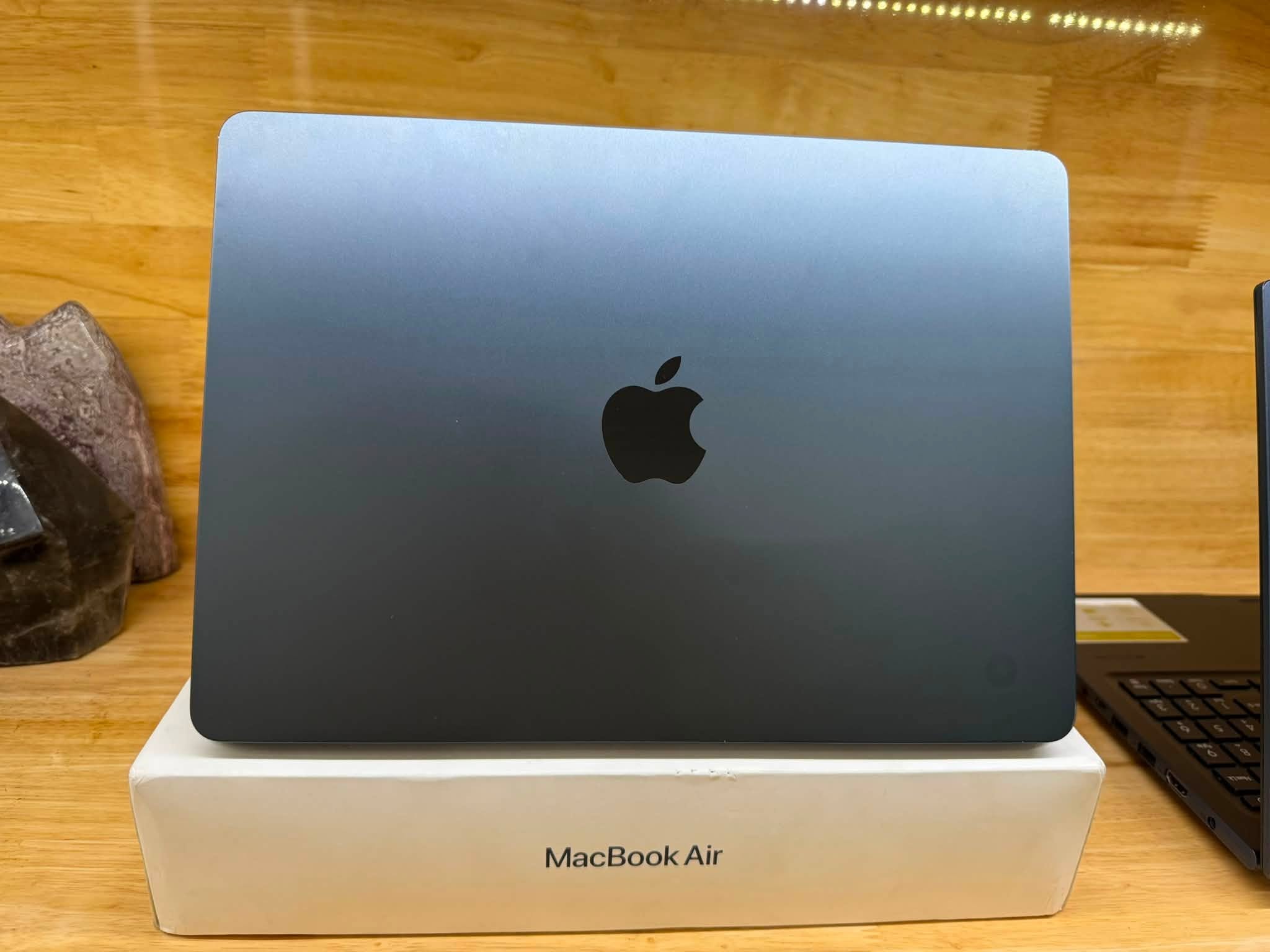 Macbook Air M2/8G/256 mà