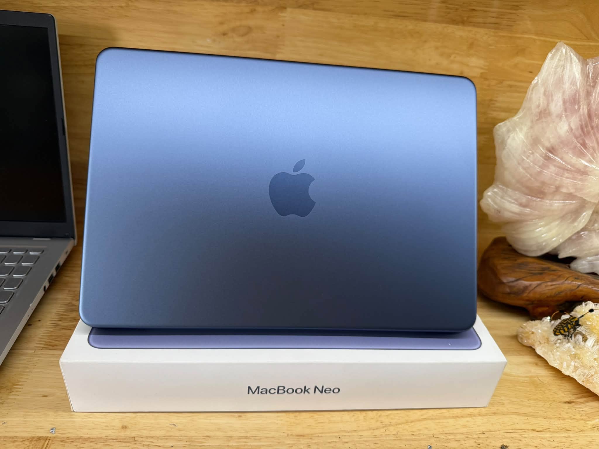 Macbook Neo 13 8/256 xạ