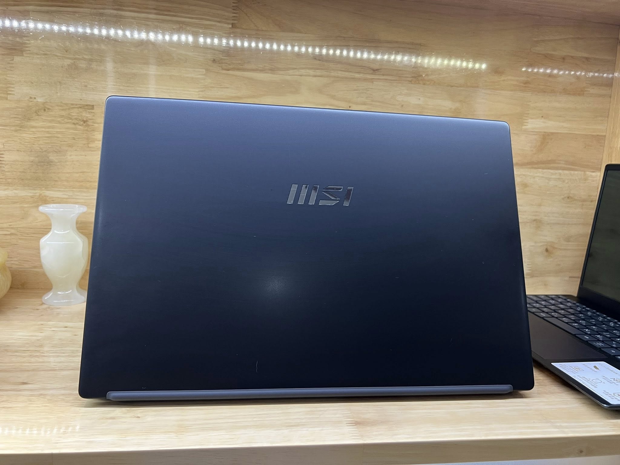 Laptop MSI Modern 15 B12M
