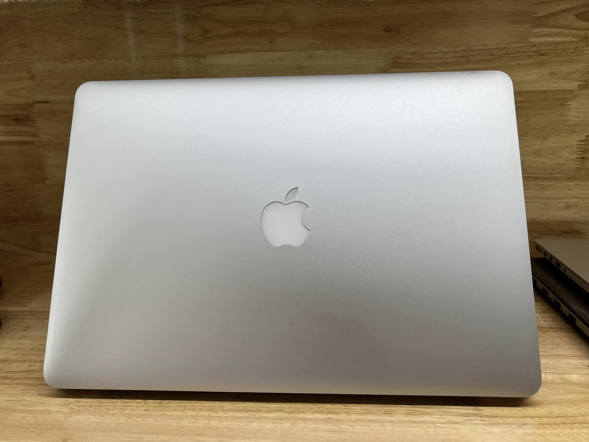 Macbook Pro Retina 15 mid