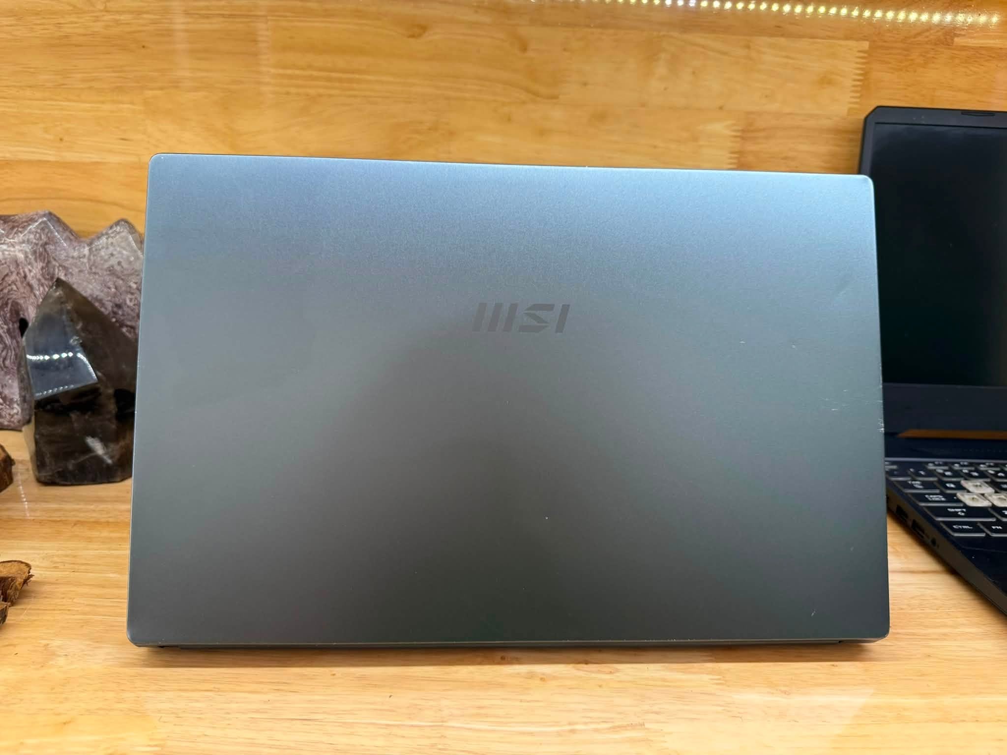 MSI Modern 15 A5M văn ph